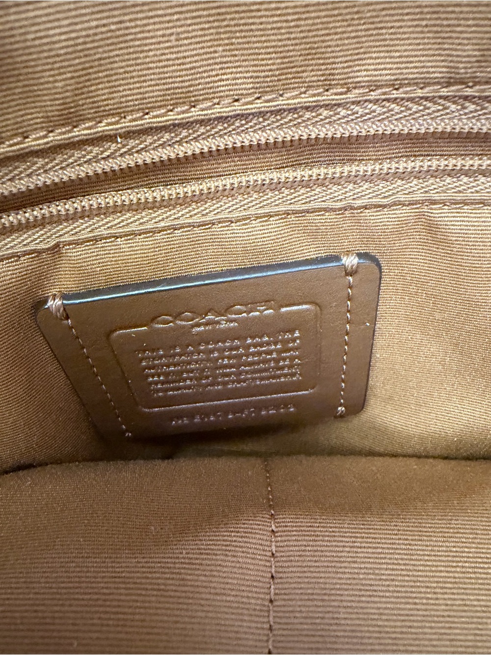 RARE Coach White Pebbled Leather Gummy Bear Tote Bag – Like New - Picture 5 of 5